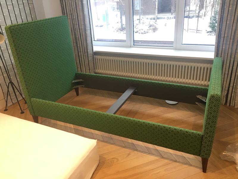 Кровать из зеленой ткани на заказ